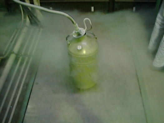 写真：液体窒素自動供給装置５